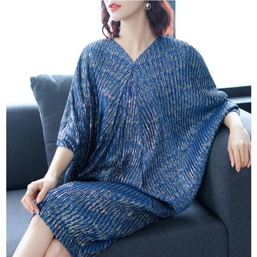 Spring Summer New 2019 Women Fashion V-Neck Pleated Dress Three Quarter Sleeve Black Burgundy Blue Purple Dresses