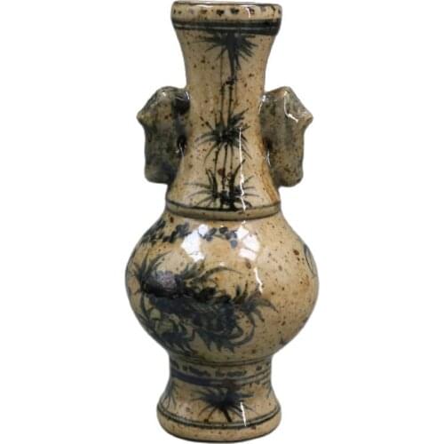 Chinese old porcelain with blue and white porcelain vase