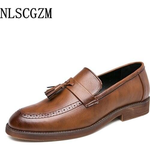 Office 2021 Wedding Dress Formal Slip on Shoes Men Coiffeur Business Suit Men Dress Shoes Loafers Italian Oxford Shoes for Men