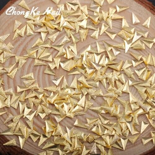 Hisenlee 500pcs/pack Gold Scrub Nail Rivet Studs Bead 3D Nail Decoration Triangle Rivet Manicure Nail Art Decoration N10060-001