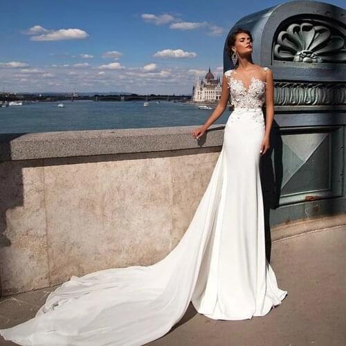 Chiffon and Lace Appliqued Sexy Mermaid Wedding Dresses New Fashionable Court Train Button Back Bridal Gowns 2021