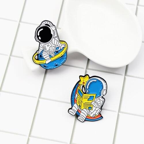 Planet astronaut Enamel Brooch Astronauts read newspapers Rainbow of stars Lapel Pin Star Universe Badge