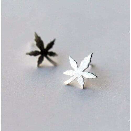 Maple leaf earrings in Europe and the contracted gas quality maple leaf earrings, small leaf earrings earrings