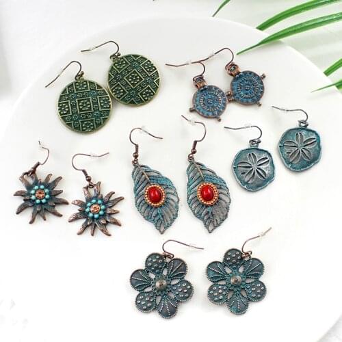 Vintage Floral Carving Leaves Sun Flower Totem Hollow Fan Shaped Round Bohemian Style Geometric Earrings Feminine Glamour Jewelr