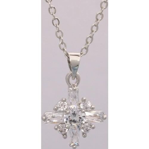 Noble and Beautiful Cross Pattern Inlaid Rhinestone Pendant Necklace Personalized Copper Chain Design Fashionable Shiny Jewelry