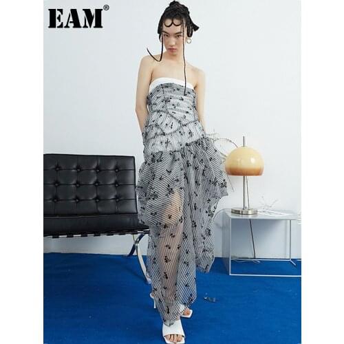 [EAM] Women Black Pleated Irregular Ruffle Dress New Strapless Sleeveless Loose Fit Fashion Tide Spring Summer 2021 1DD7060