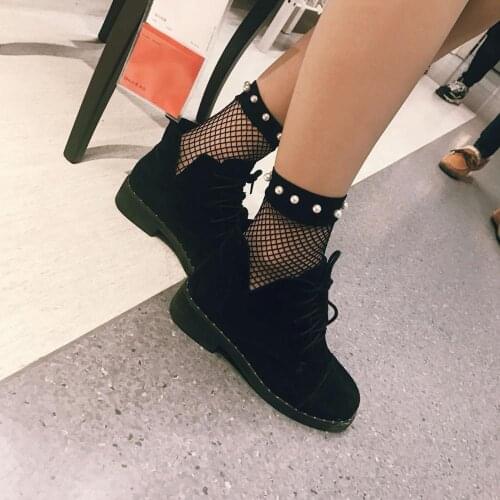 2019 New Arrival Fashion Girls See through Black Mesh Socks Women Summer Autumn Pearl Socks Hollow Out Lace Fishnet Short Socks