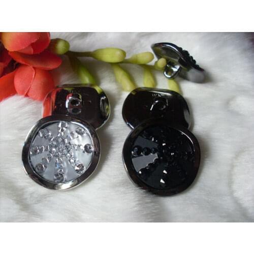 Free shipping 30pcs/lot White black coat dust coat fashion buttons all over the sky star crystal buttons