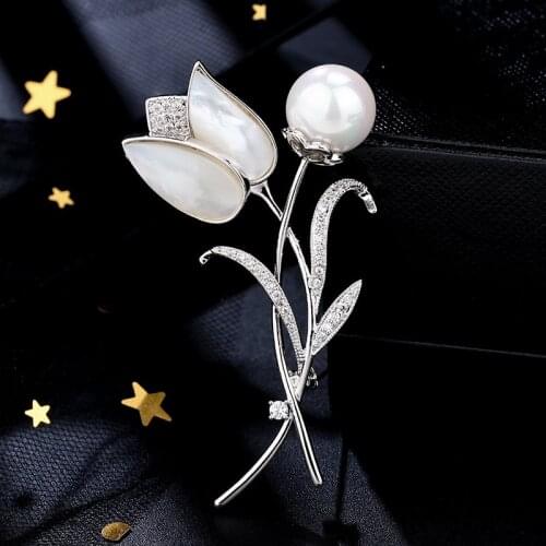 New Luxury AAA Zircon Shell Flowers Brooches for Women Suit Simple Crystal Pearl Brooch Pin Badges Winter Jewelry Christmas Gift