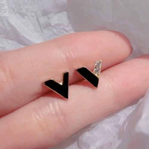 925 sterling silver new jewelry with simple temperament black V-shaped asymmetrical hypoallergenic earrings for girls