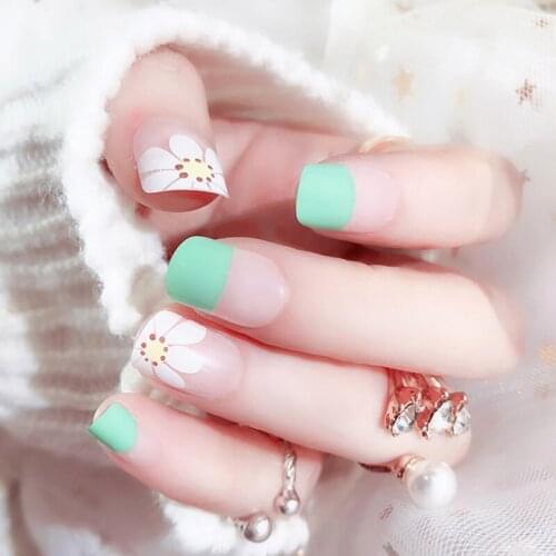 Women Korean Style White Flower Fake Nail Girls Summer Small Fresh Nail Art Tips With Glue Short Square Full Cover False Nails