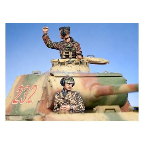 German resin soldier of World War II Waffen SS armored member two-person kit model 1：35