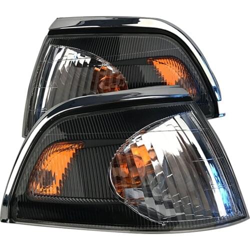 A Pair of Turn Signals Lamp For Toyota Hiace Regius KCH41 KCH 46 1KZTE 1997 1998 1999 Black and White