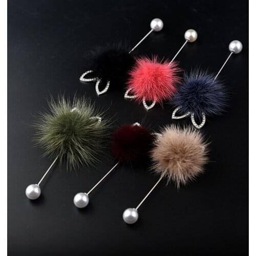 LKY Fr Cute Rabbit Cat Ears Soft Fur Pompom Ball Brooch for Women Pearl Coat Shawl Pins and Brooches Clothes Jewelry Accessories
