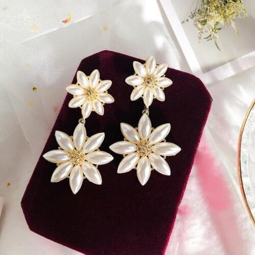 Dominated 2021 New Metal Flower Women Earrings Exaggerate Handmade Pearl Personality Drop earrings