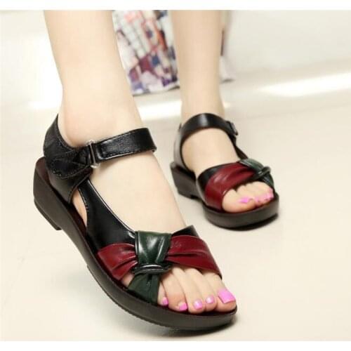 Middle-aged Leather Woman Sandals Soft Bottom Mother Shoes Mixed Colors Fashion Female Sandals 2019 New Mother Sandals
