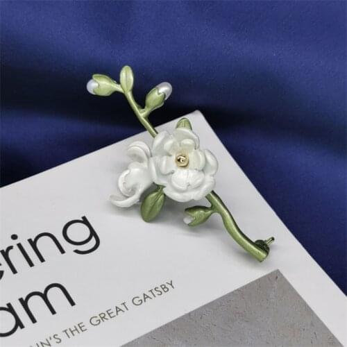 2020 New Flower Brooch Flower Fashion Brooch Alloy Natural Pearl Accessories Suitable for Women Party Collar Jewelry Gifts