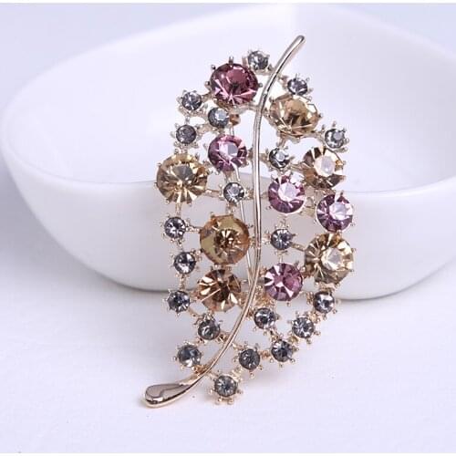 Beadsland Alloy Inlaid Rhinestone Brooch Leaf Modeling Fashionable High-end Clothing Accessories Pin Woman Gift MM-308