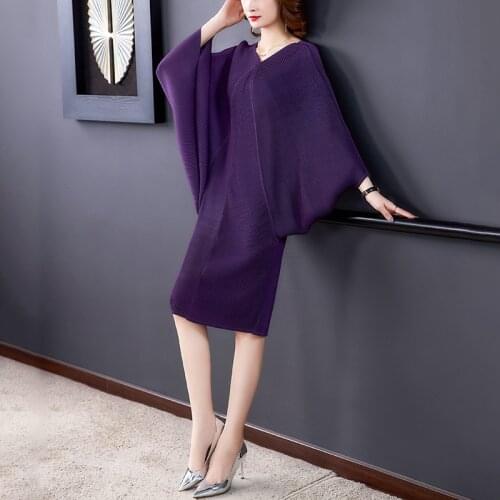 2021 temperament women bat sleeve sexy bag hip solid color Miyak pleated dress large size stitching loose party dress HB746