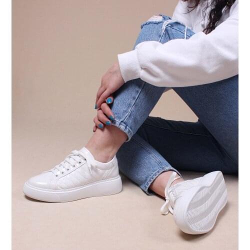 Womens Sports Shoes White Lace-Up Quilted Detail Sports Shoes 2021 Summer Season