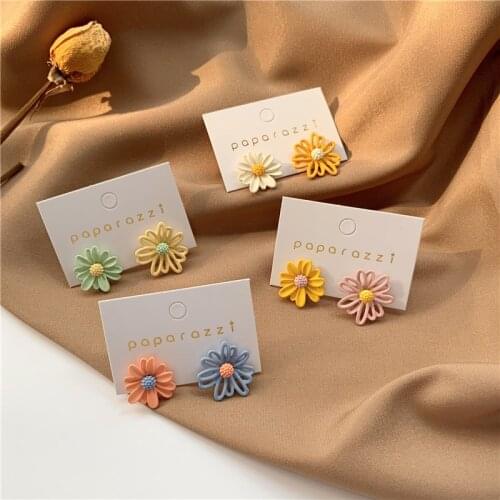 Fashion temperament contracted small earrings asymmetric little Daisy earrings female hollow out small earrings jewelry accessor