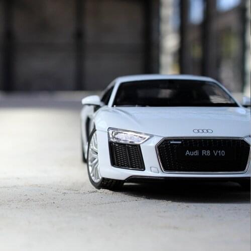 Welly 1:24 Audi R8 V10 white car alloy car model simulation car decoration collection gift toy Die casting model boy toy