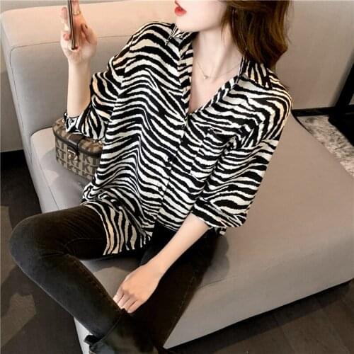 2021 New Black Zebra Striped Shirt Long Sleeve Casual V-neck Batwing Sleeve Black Office Blouse Womens Clothes