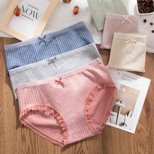 Woman Lattice Seamless Mid Waist Lace Hem Solid Color Cotton Underwear Briefs