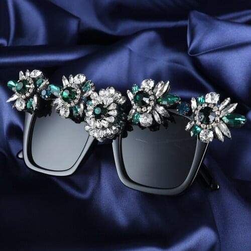 Luxury Women Sunglasses big frame oversized sunglasses square Green diamond Decoration party style sun glasses women shades