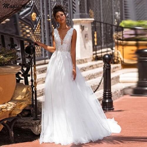 Magic Awn 2021 V-Neck Wedding Dresses Lace Appliques Sleeveless Lace Appliques Beach Bridal Gowns Open Back A-Line Customized