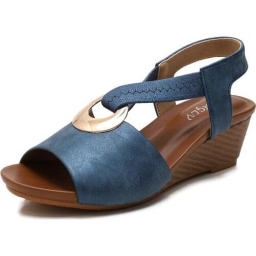 Womens shoes 2021 summer new style European comfortable fashion all-match wedge mother shoes platform casual sandals q165