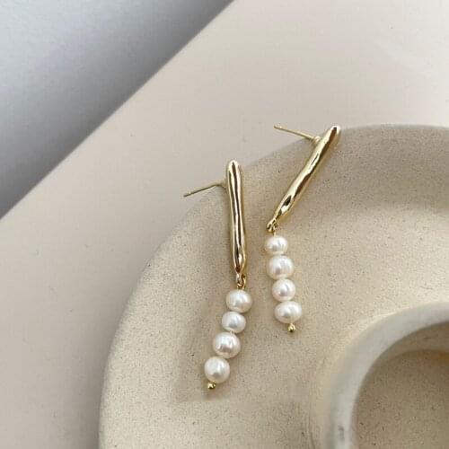 Korean Fashion Vintage Simple Irregular Natural Freshwater Pearls Drop Earrings for Women Gold Plated Metallic Earrings Jewelry