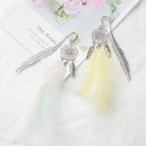 Dreamcatcher Pendant Bookmark Girl Heart Feather Metal Bookmarks Hollow Book Clip Page Folder Learning Office Stationery