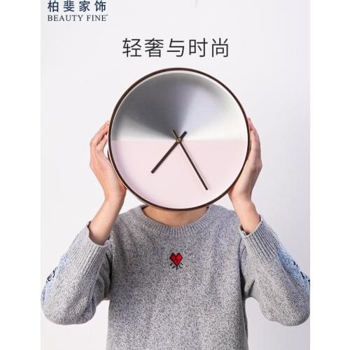 Nordic Luxury Gold Wall Clock Modern Design Simple Living Room Clock Wall Creative Kitchen Silent Klok Home Decoration AB50ZB