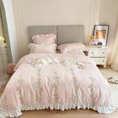 Super Soft Coral Fleece Warm Cozy Flowers Embroidery Princess Bedding Set Velvet Flannel Ruffle Duvet Cover Bed Linen Pillowcase