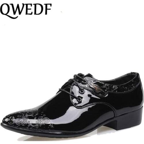 QWEDF 2018 new Office Party Engraving printed shoes Business mens leather shoes Mens high heel Wedding Dress Shoes BB-025