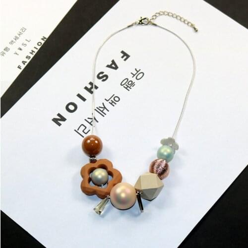 Sweet New Woman Necklaces Geometric Wood Flower Beads Pendant Short Rope Chain Sweater Necklace Fashion Accessories
