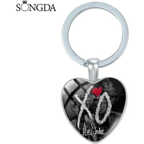 Trendy XO The Weeknd Souvenir Keychain Gift for Music Fans Handicraft Glass Art Picture Heart Pendant Key Chain Trinkets