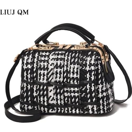 2021 New Pu Leather Shoulder Bag Soft Casual Messenger Crossbody Bags Ladies Fur Ball Hanging Solid Color Women Handbags