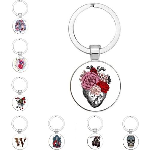 Exquisite Heart Skull Pendant Glass Keychain Art Skull Pattern Round Keyring For Day Of The Dead Handmade Halloween Keyring
