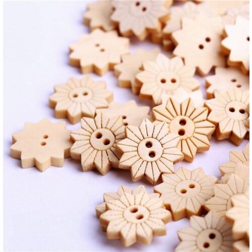 100pcs 2 Holes Carved Sun Wooden Buttons Flower Natural Color 17mm Accessories For Sewing Doll Clothes Pullover Decoration Carft
