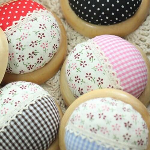 Needle Cushion Stylish Bright-colored Fabric Handmade Flower Pattern Pin Cushion for Home
