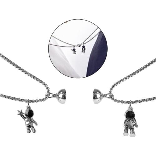 40GB 2 Pcs Cute Astronauts Magnet Attraction Pendant Couple Necklace Friendship Jewelry Creative Cool Chain Necklaces