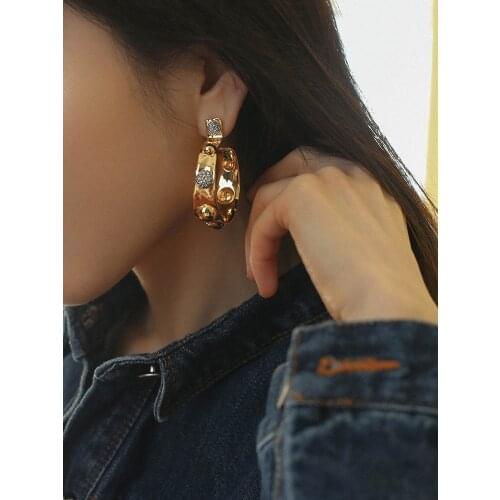 Fashion personality earrings simple and creative C-shaped golden earrings