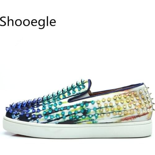 Fashion Graffiti Print Low Top Casual Shoes Mixed Color Rivets Stud Flats Slip On Men Shoes Runway Chaussures Hommes