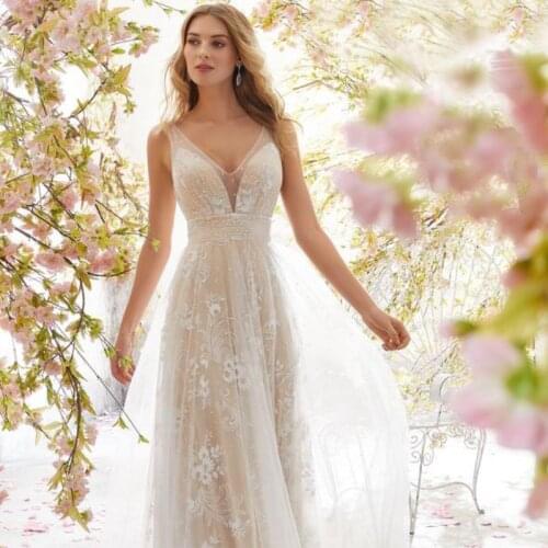 Lace Wedding Mesh Dresses 2021 Vestidos De Noiva V Neckline Open Back Appliques Sleeveless Wedding Bridal Gowns Court Train