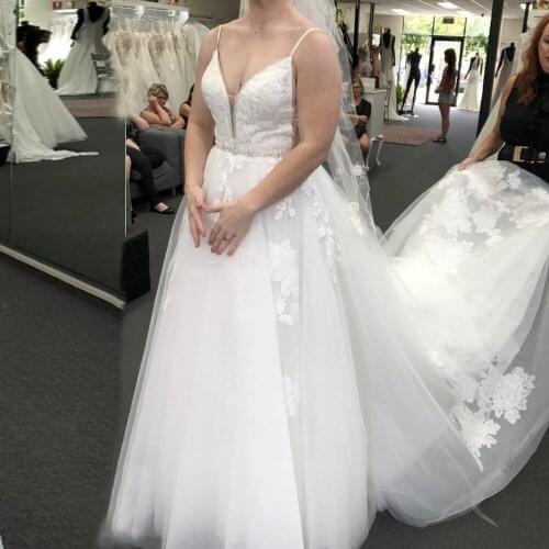 New Modest A Line Wedding Dresses Lace Applique V Neck Spaghetti Straps Bridal Gowns Sleeveless Wedding Gowns With Beaded Sash