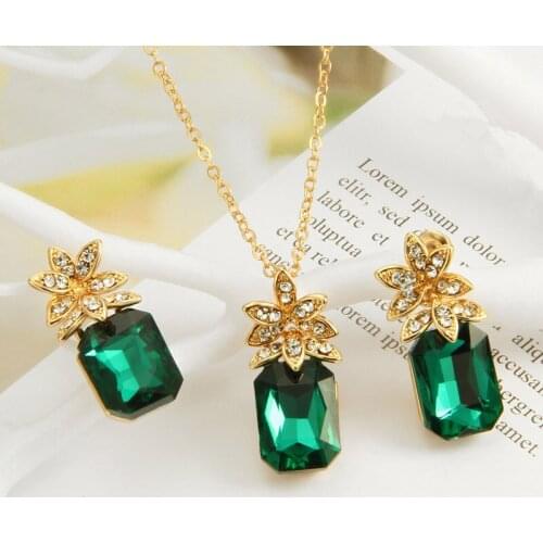 Chic Pineapple Crystal Pendant Necklace Set Simple Stud Earrings Fashion Women Jewelry Set Accessories Plant Fruit juweel hanger