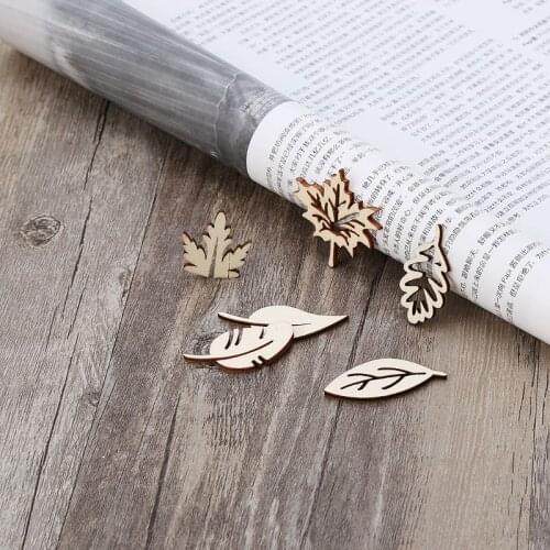 50pcs Cut Wood Embellishment Wooden Leaves Shape Craft Wedding Decor E56C