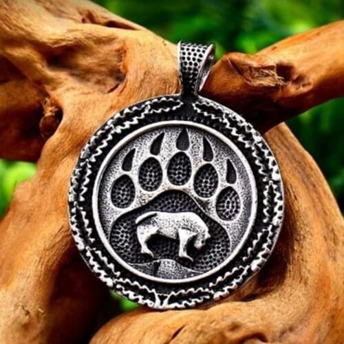 2020 New Retro Style Stainless Steel Bear Paw Round Necklace Mens Fashion Trend Roaring Bear Print Pendant Necklace